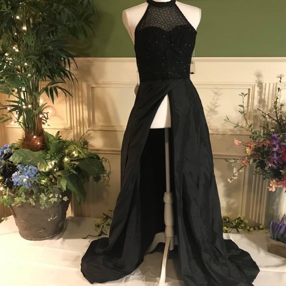 Formal evening ball gown dress - Picture 3 of 8